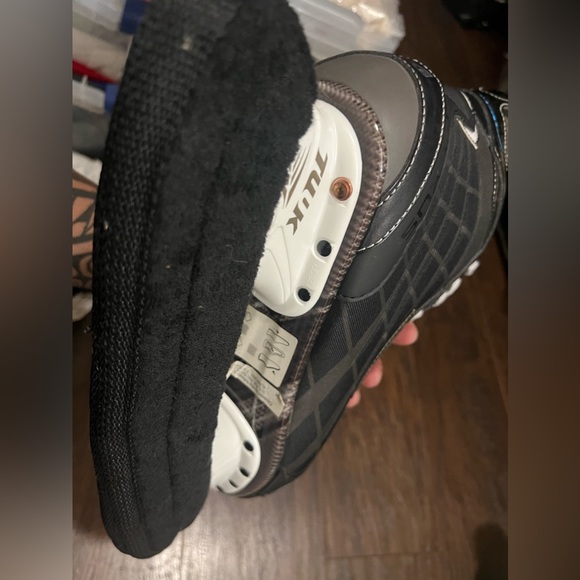 COPY - COPY - Bauer Nexus 5000 Hockey Skates w/ blade covers - Picture 6 of 9